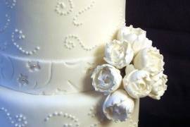 White Ranunculus Flowers Wedding Cake