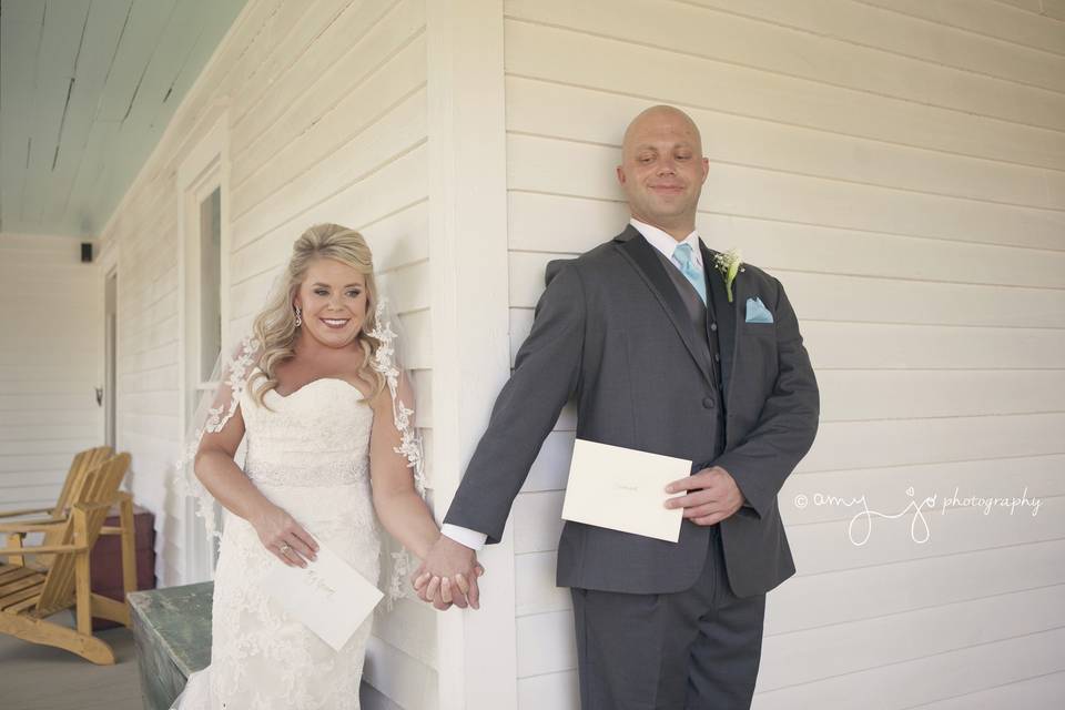 Holding hands | Amy Jo Photography