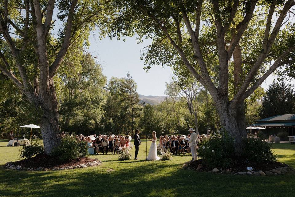 Hilltop Guest Ranch & Vineyards