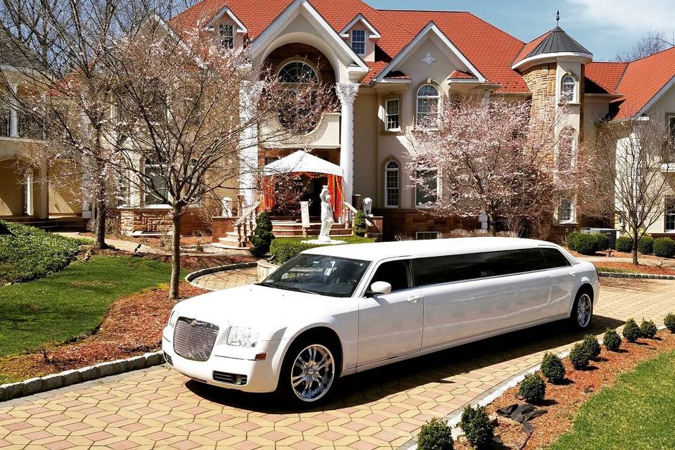 10 Passenger Chrysler 300 Limo