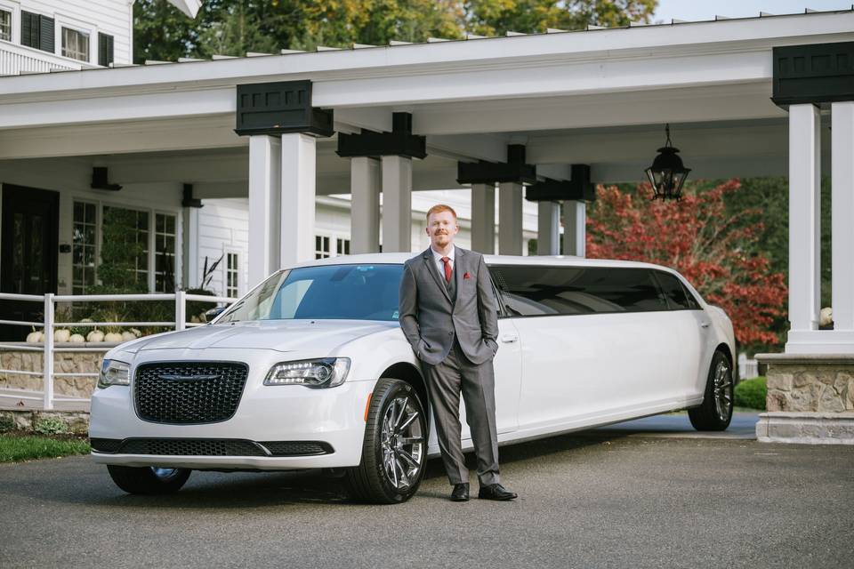 11 Pass. Chrysler 300 Limo