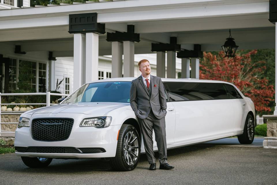 11 Pass. Chrysler 300 Limo