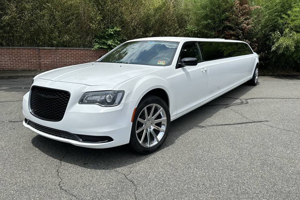 11 Pass. Chrysler 300 Limo