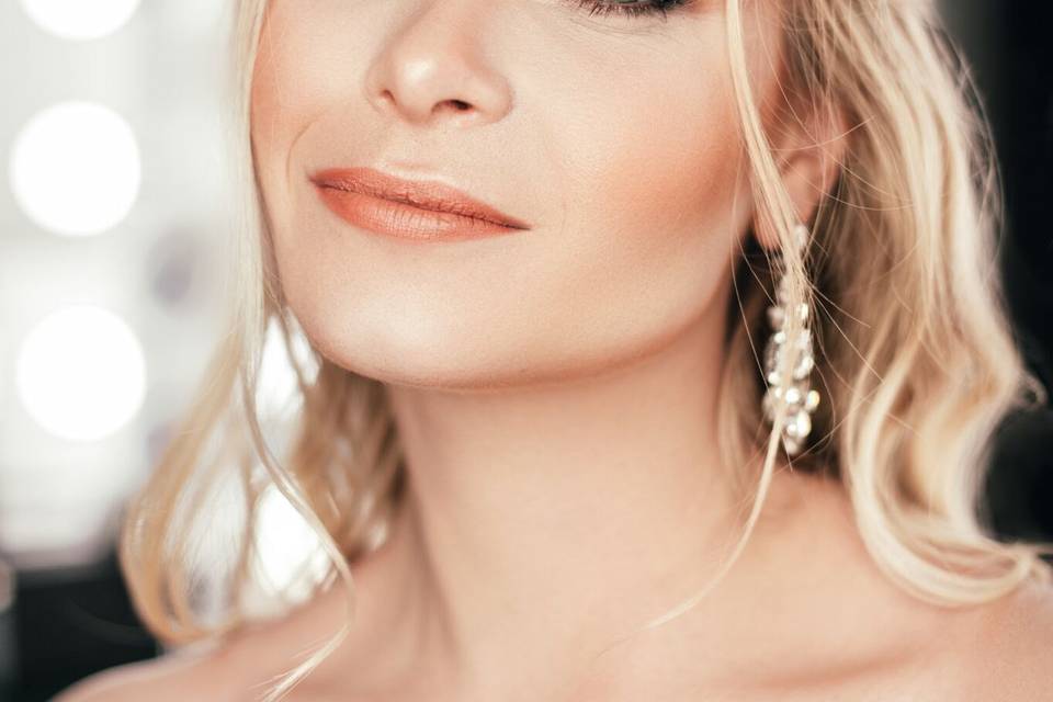 Bronzed bridal glam