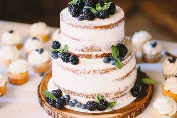 Romantic rustic cake