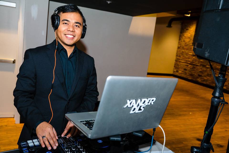 DJ Xander on a wedding event