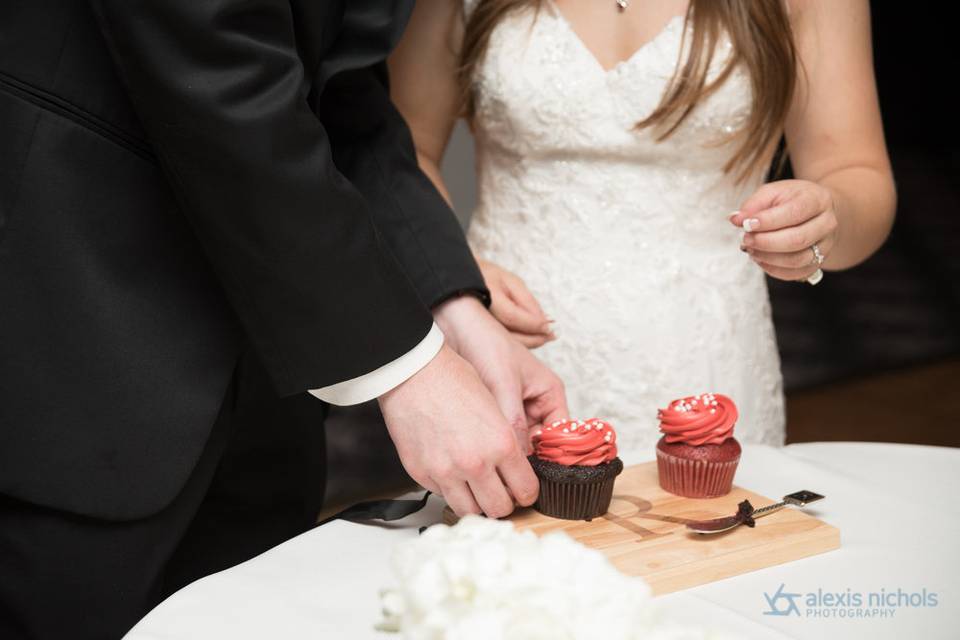 (Cup)Cake Cutting