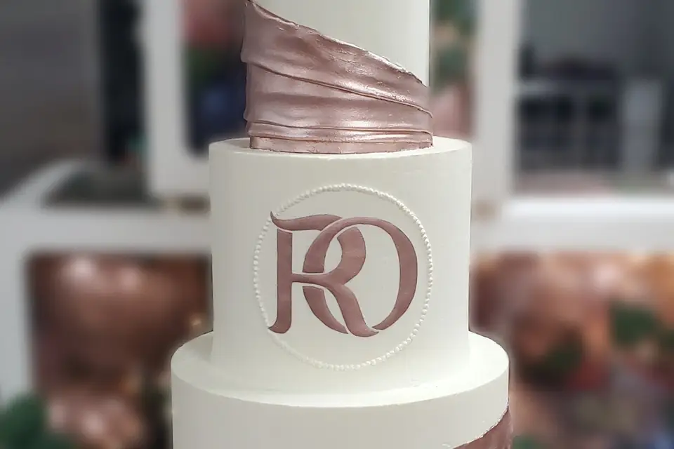 Model# 91001 - 3D Letter R Cake - LGV Bakery