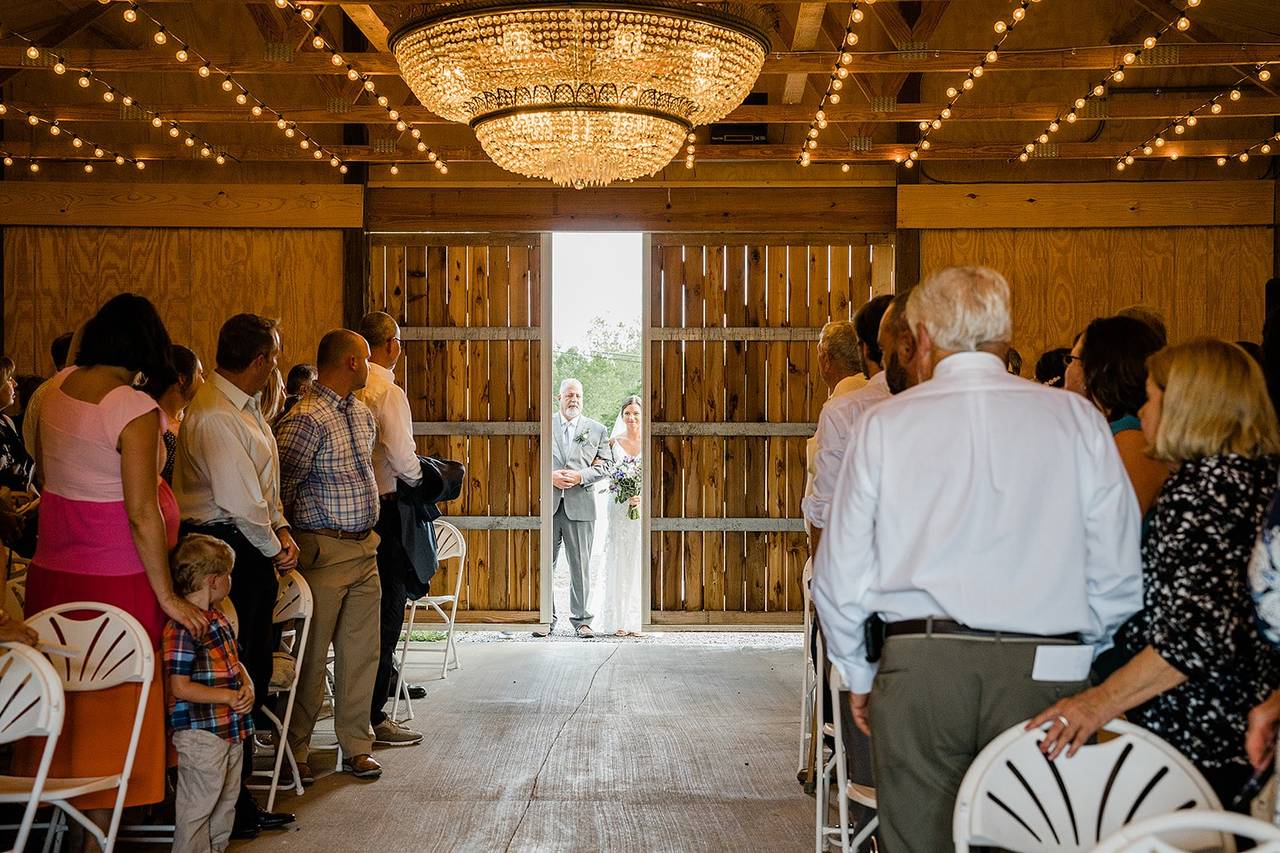 The Venue at Maison du Lac Barn & Farm Weddings Pacific, MO