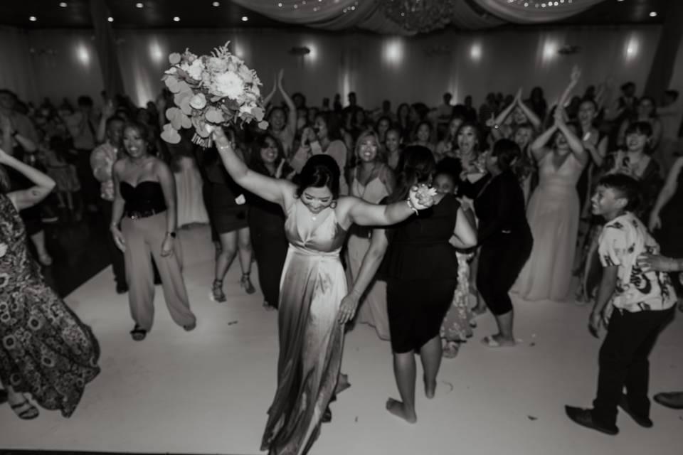 Bouquet Toss (B&W)