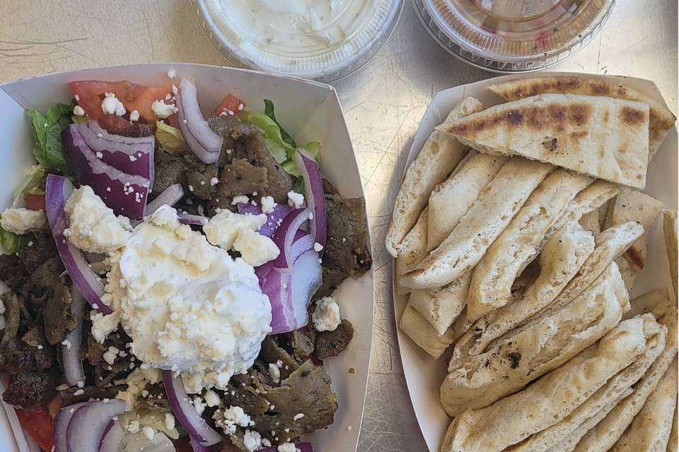 Gyro bowl with dips