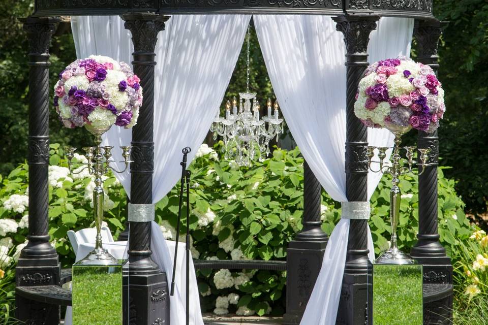 Outdoor gazebo decor