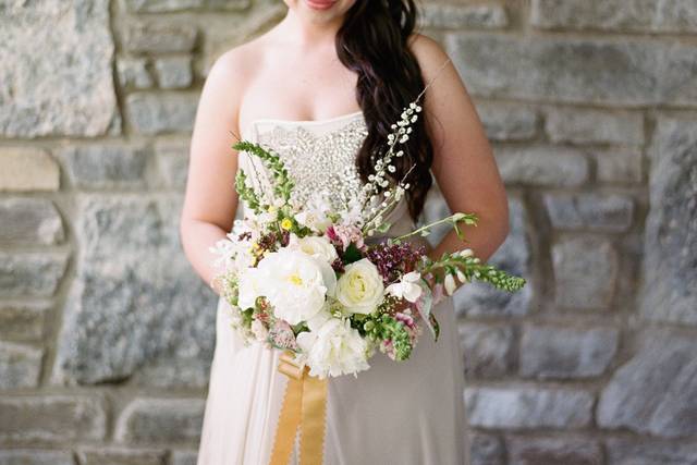 Bride shot- Photography by Almond Leaf Studios | Florals by J KayMay LLC