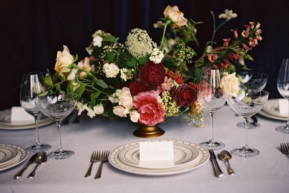 Floral centerpiece-Photography by Almond Leaf Studios| Florals by J KayMay LLC | NC Arboreteum