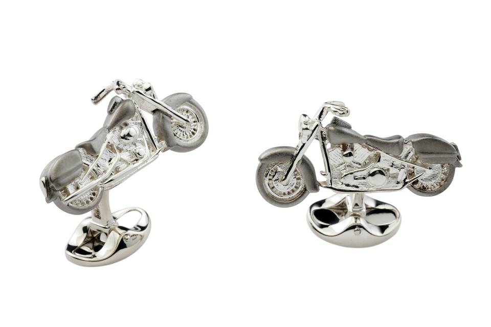 Deakin & Francis Cuff Links in Sterling Silver. Also available in Gold.