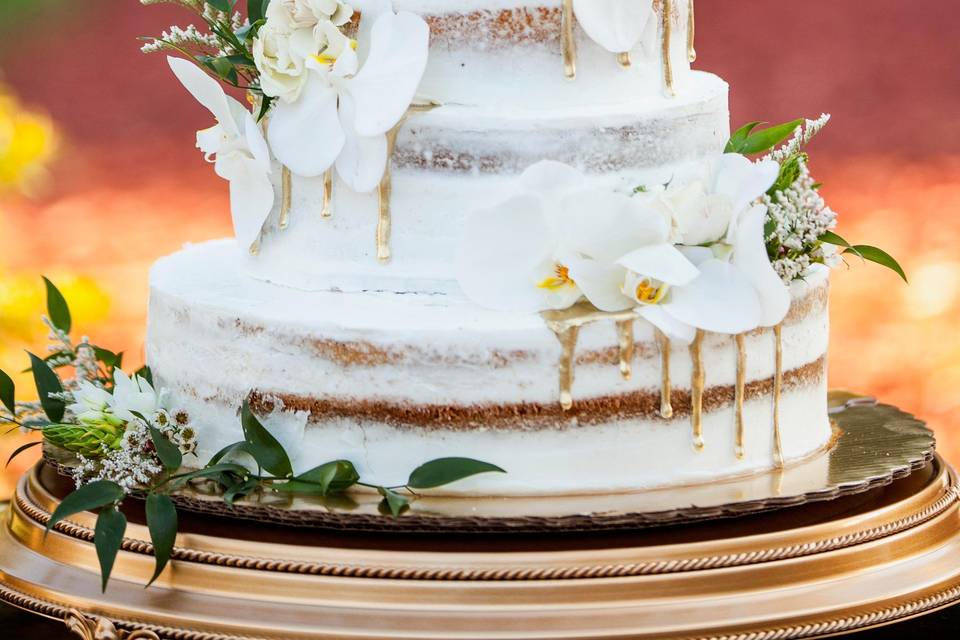Naked cake with gold