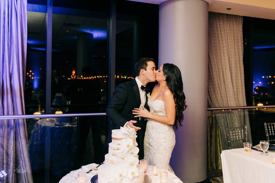 Cake cutting kiss