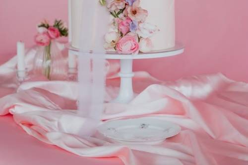 Fresh flowers with silk ribbon