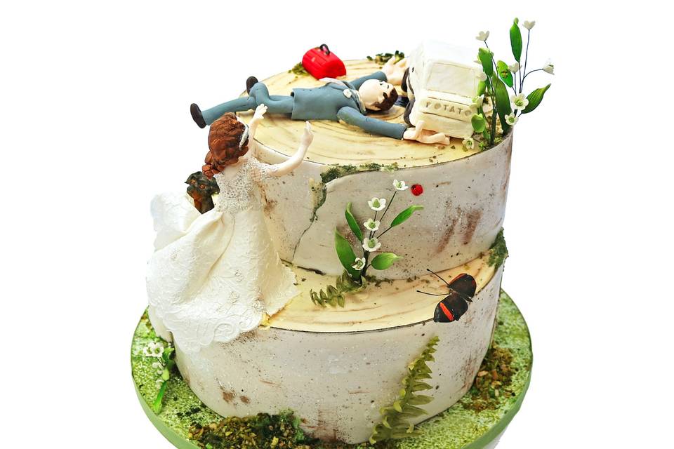 2-tier wedding cake with figurines