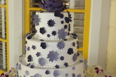 Wedding cake with gray flower design