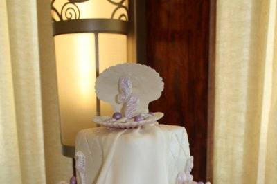 Wedding cake with pearl design