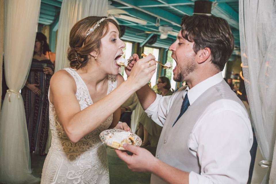 Feeding cake