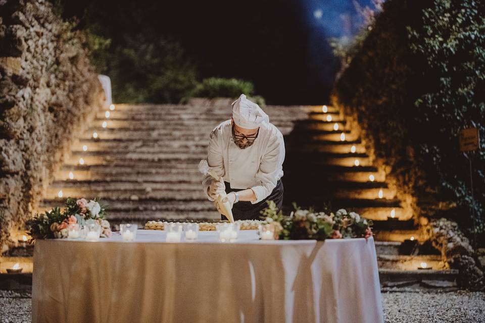 Live wedding cake