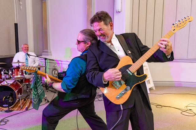 Freindly guitar duel.