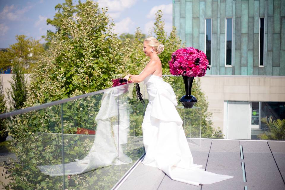 Columbus Museum of Art-such a beautiful, modern yet elegant wedding venue!  Gorgeous photo ops both indoor and outdoor....