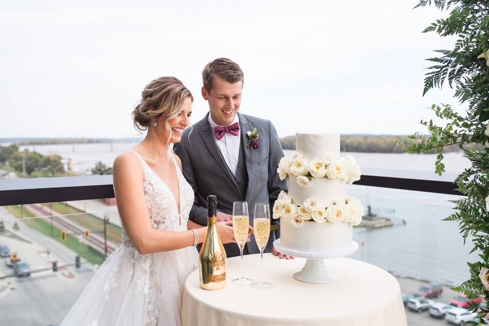 MERRILL BALCONY CAKE CUTTING