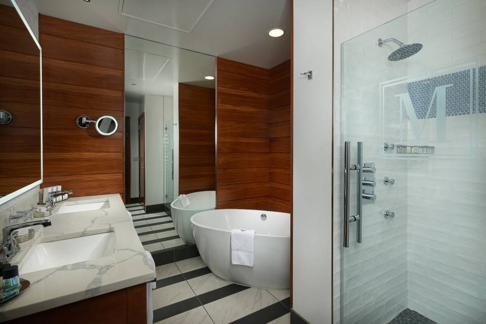 CHAIRMAN SUITE BATHROOM