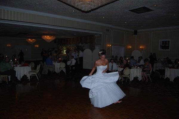 Bride dancing in the dance floor