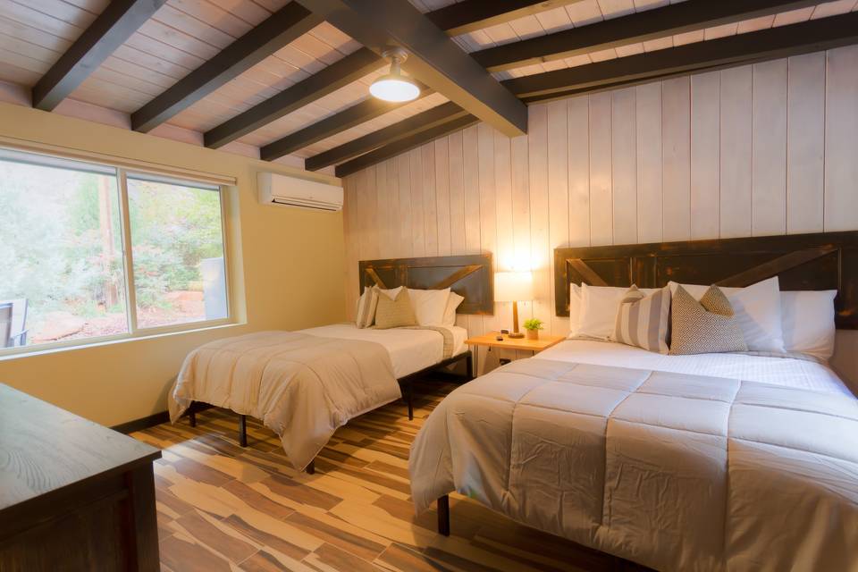 Cabin 6 bedroom, two queen bed