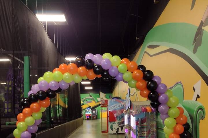 Balloon artist on Staff