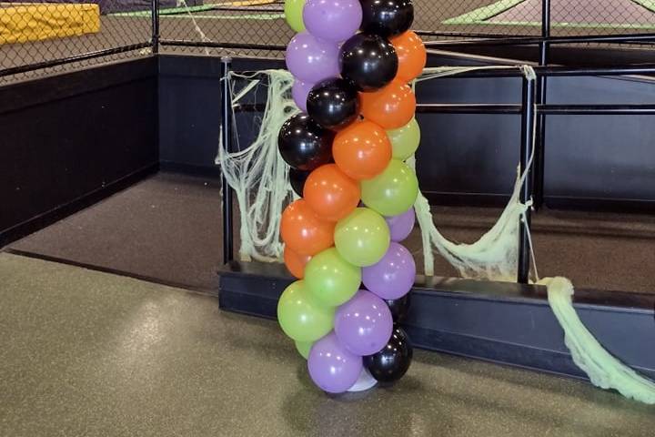 Balloon artist on Staff