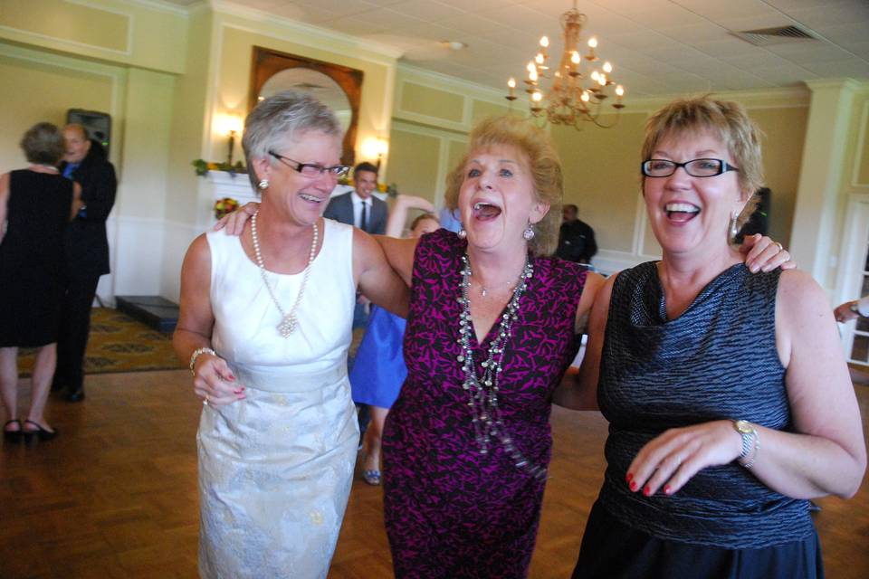The brides mother has fun with friends during the reception