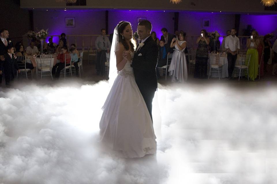 Cloud fist dance fog machine