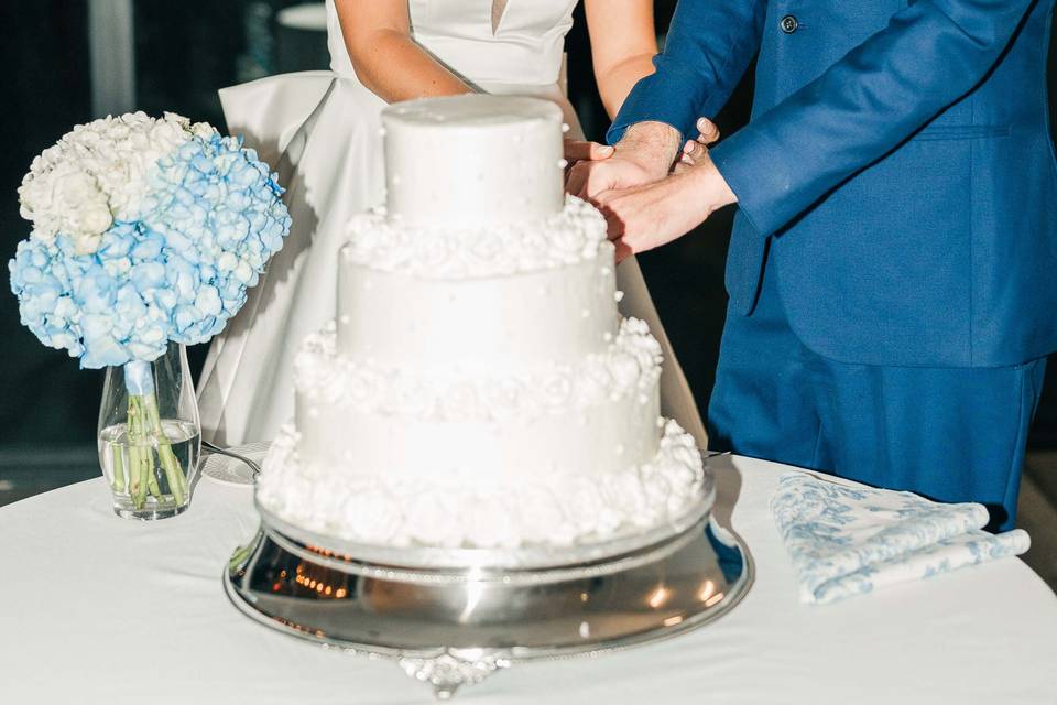 AH Veranda Cake Cutting
