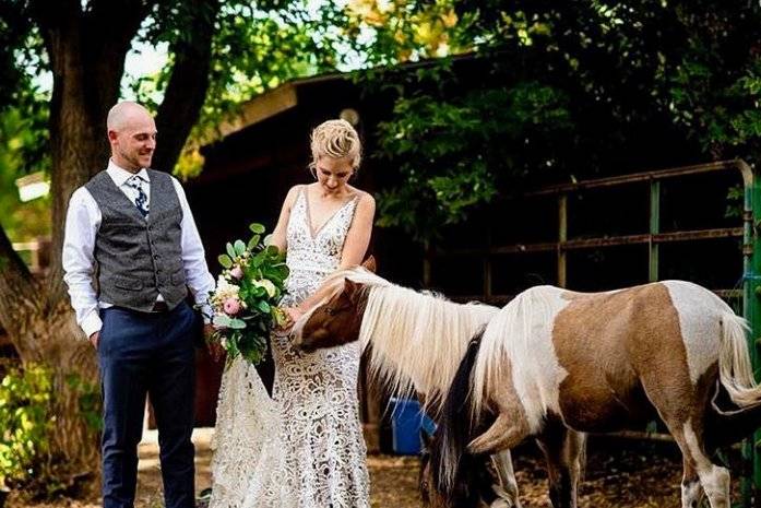 Barn weddings are so cute