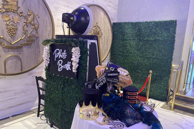 The 10 Best Photo Booths in New York - WeddingWire