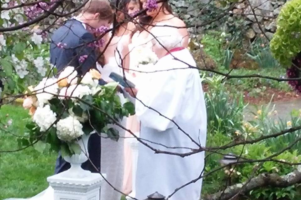 Bride caught taking it all in