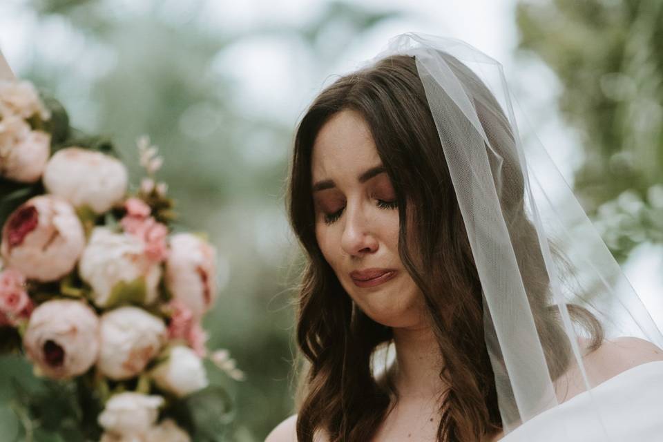 Bride cries reading vow