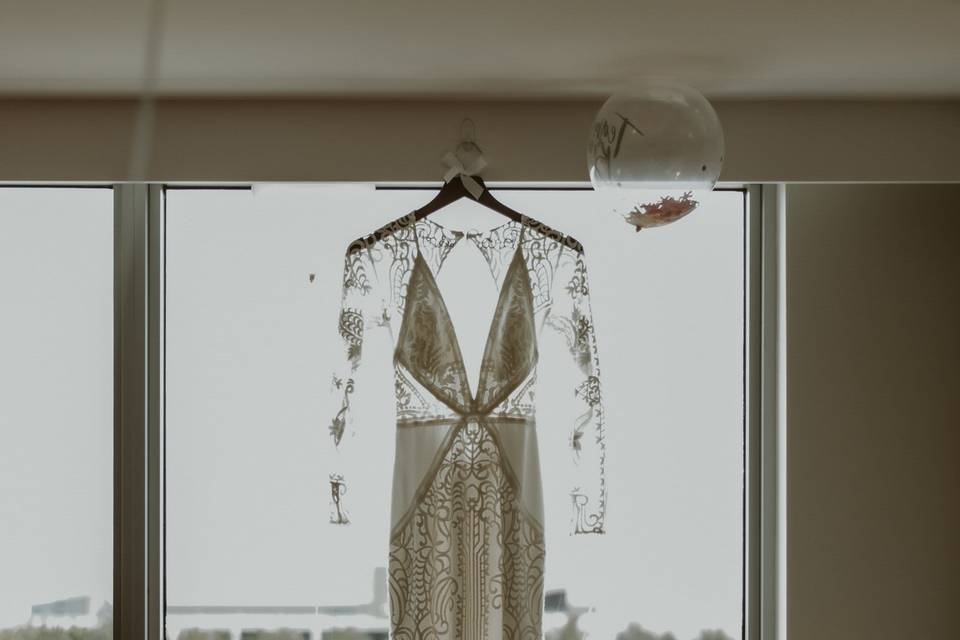 Flower girl, wedding dress
