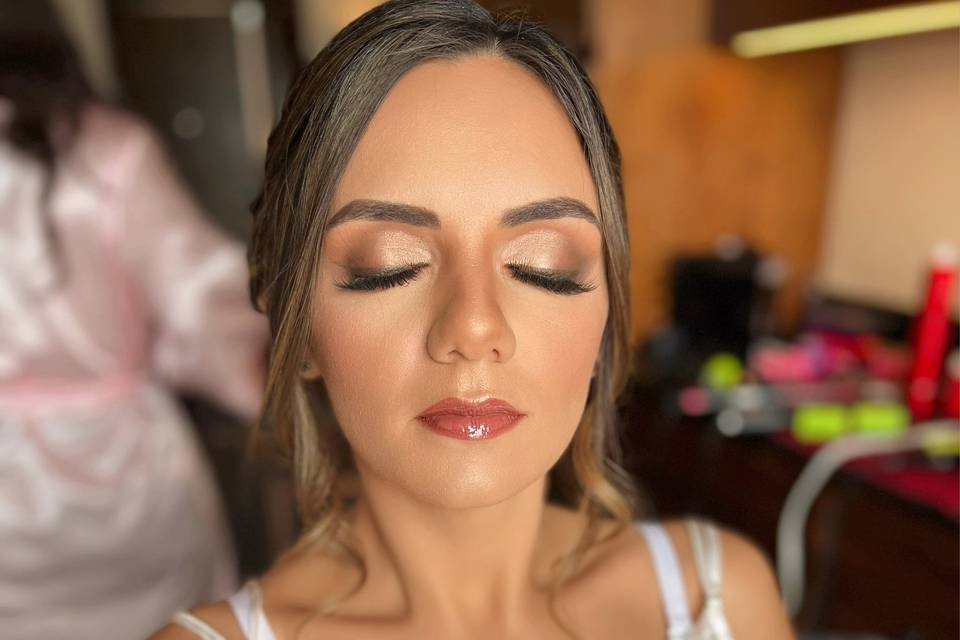 Bride with airbrush
