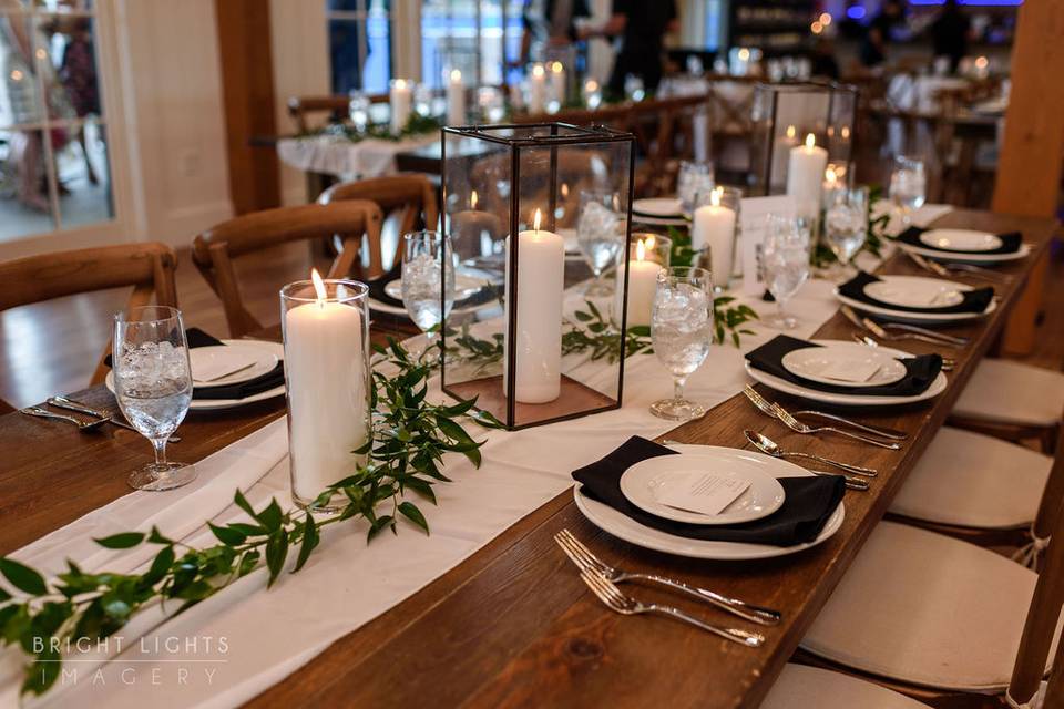 Light Greenery Table Runner