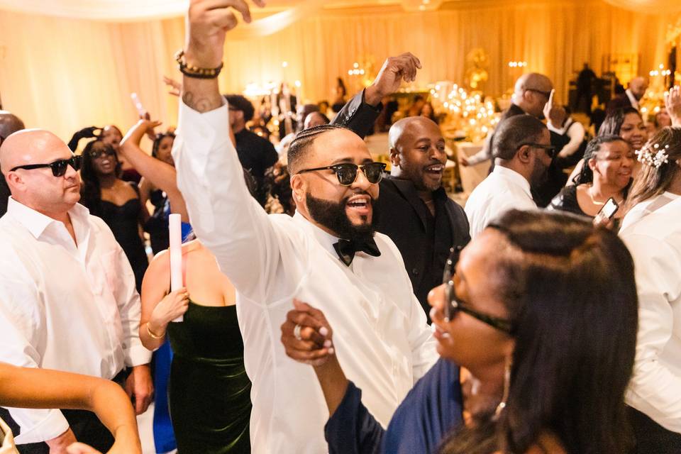 Exquisite Sounds Entertainment