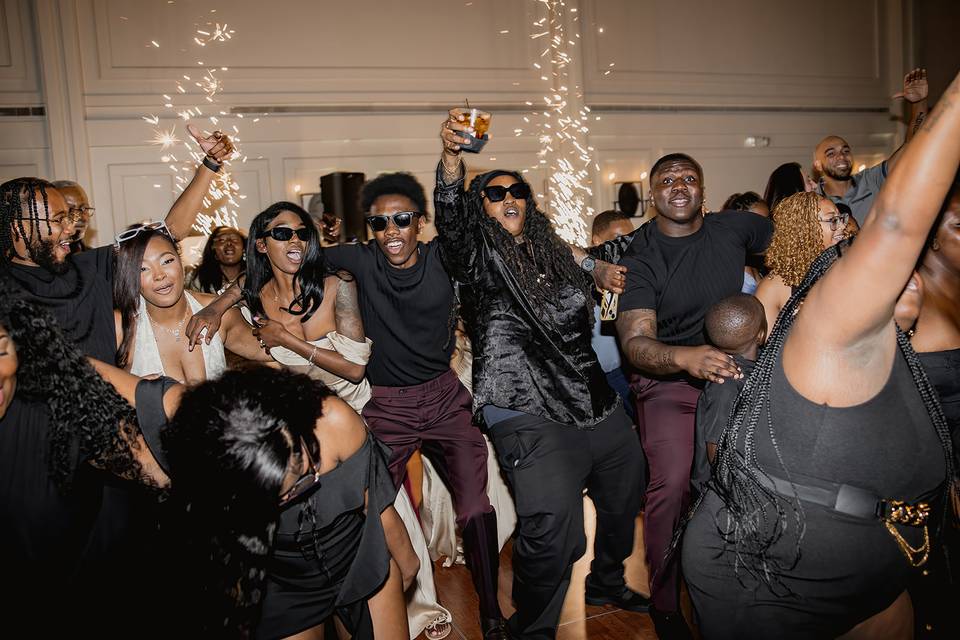 Exquisite Sounds Entertainment