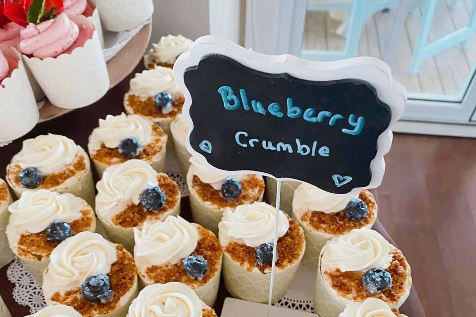 Blueberry Crumble Cupcakes