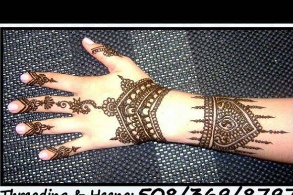 Eyebrow Threading & Henna Tattoo