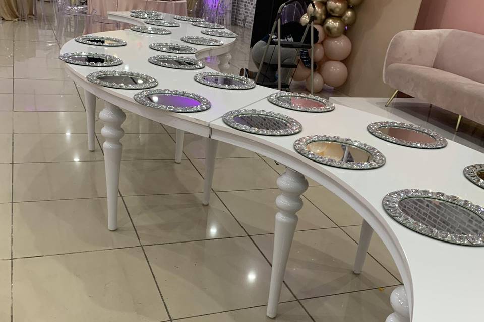 All White S-Table